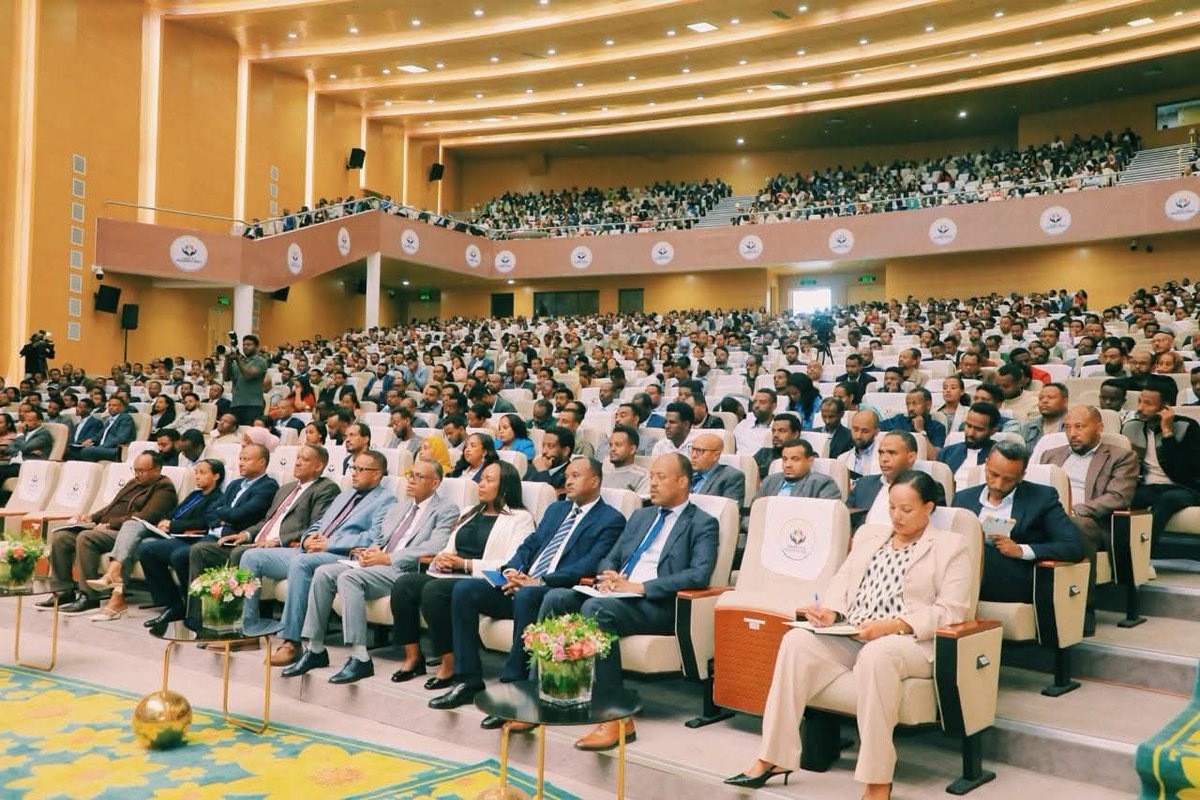 AdanechAbiebie's tweet photo. ላለፉት ተከታታይ ቀናት በመዲናችን አዲስ አበባ ሲሰጥ የቆየው ስልጠና ውጤታማ በሆነ መንገድ ተጠናቅቋል። 

በሁሉም መስኮች የተመዘገቡ ስኬቶችን በማስቀጠልና ተግዳሮቶችን ወደ ድል በመቀየር፣ የተሻለችና የብልፅግና ተምሳሌት የሆነች ኢትዮጵያን ለመገንባት ትኩረት እንዲደረግባቸዉ በለየናቸዉ የትኩረት ዘርፎች የግብርና እና ገጠር ትራንስፎርሜሽን፣ የኢንዱስትሪ ዘርፍ፣ እንዲሁም የቱሪዝምና ከተማ ልማት ዘርፍ እምርታን ለማስመዝገብ መግባባት ፈጥረናል።

ፈጣሪ ኢትዮጵያን እና ሕዝቦቿን ይባርክ!