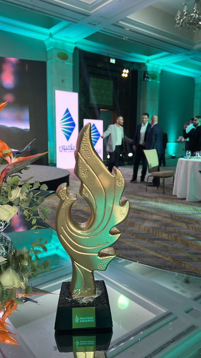 بكل فخر واعتزاز، نتوج اليوم مسيرة ربع قرن من العمل الإعلامي المجتمعي لـ #جمعية_إعلاميون؛ حملت خلالها ولا زالت رسالة وطنية خالصة، خدمت القيادة؛ الوطن؛ وزملاء المهنة بكل إخلاص بقيادة عرابها ومؤسسها أستاذي ومعلمي <a href="/S_F_Algharbi/">د. سعود الغربي</a> 

اليوم يتوج هذا العطاء الإعلامي الوطني المجتمعي لـ