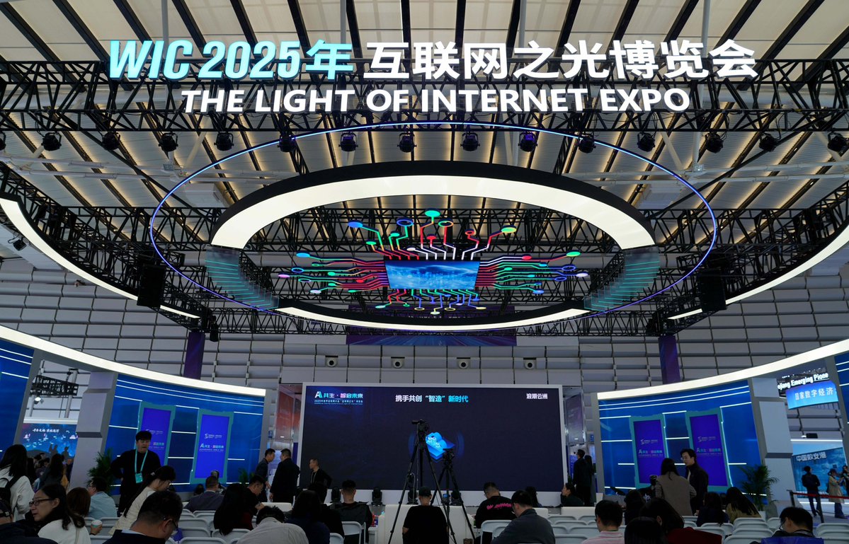 Chineinfocom's tweet image. La #conférence mondiale sur l’#Internet qui s&apos;est tenue à Wuzhen du 6 au 9 novembre a permis de mettre en lumière les #progrès fulgurants des entreprises chinoises de la #tech au cours des derniers mois.
#innovation #Chine #sciences #technologie
👉shorturl.at/BbNJp