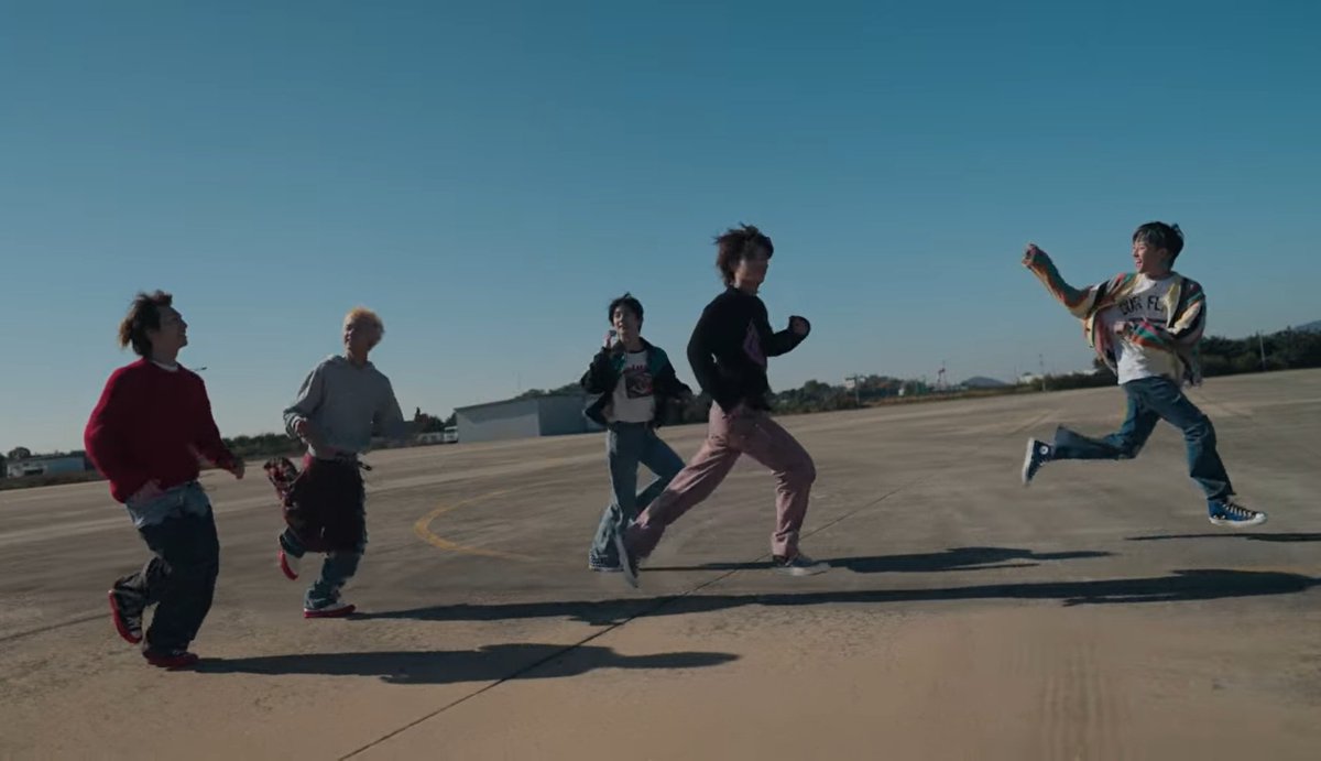 ArthurNoIro's tweet photo. This part of the Alive MV is so cute! 🥹🩵
#THESSYNDROME #더씬드롬
#ALIVE #THESSYNDROME_ALIVE @thessyndrome https://t.co/jCIxxVjWje