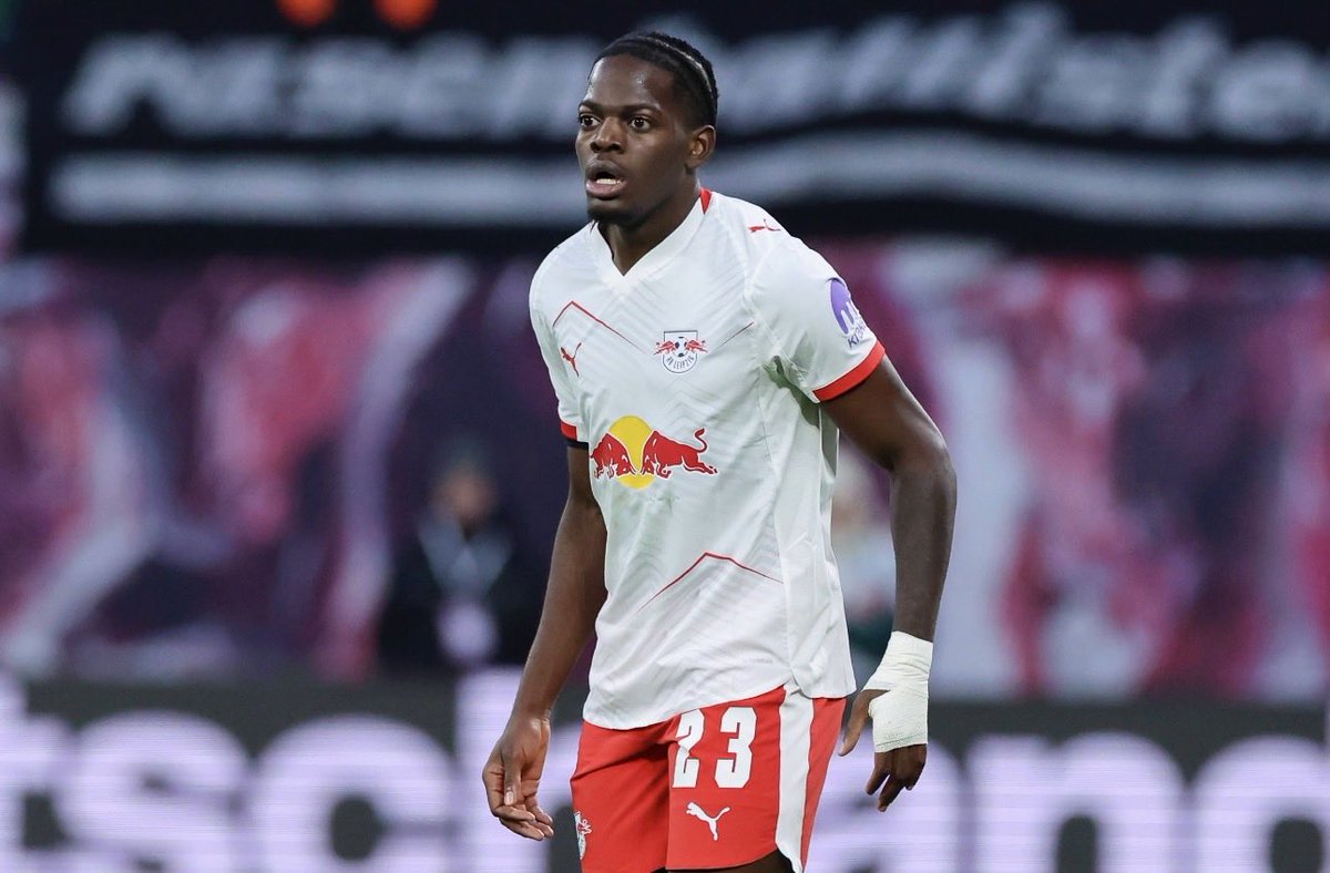 Castello Lukeba’s €90m release clause has expired. Next year, the exit option for the French centre-back will be €80m. Lukeba is ready for the next step. If the clause is not triggered next summer either, the amount will drop to €65m in 2027. Despite reports, there are
