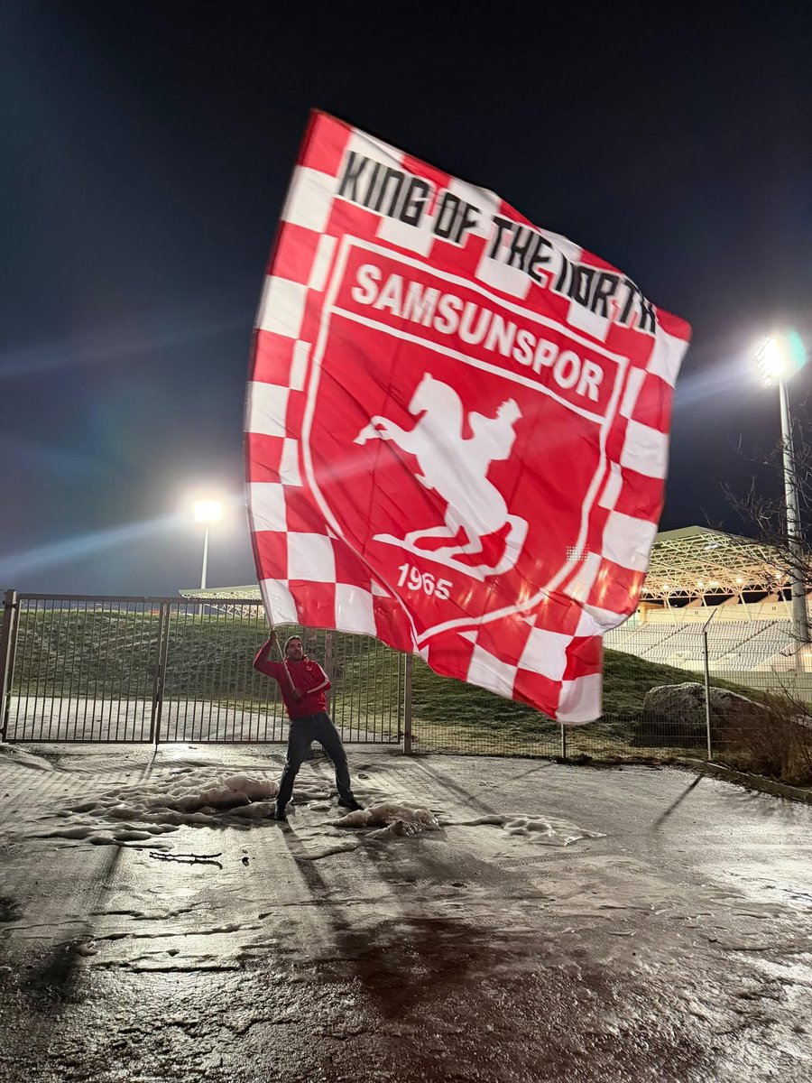 Dünya’nın en kuzeyinde 
ATATÜRKLÜ ARMA

Teşekkürler Çiço Reis
<a href="/burakgulec55/">Burak GULEC</a>