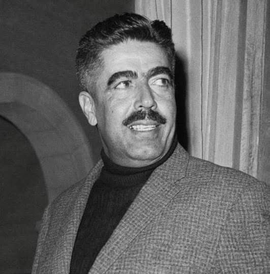 AlmaitahSamih's tweet image. الشهيد وصفي التل كان ابن الدولة الاردنية وكان رئيسا للوزراء لكنه تميز بالوطنية الصادقة ودفع ثمن اردنيته،وعمل تحت قيادة الحسين رحمهما الله،لكنه لم يختبىء خلفه بل كان في أصعب الظروف مسؤلا يراه الاردنييون في اول الصفوف ويلمسون صدقه.
رحم الله وصفي وأمثاله وكل من له دين في اعناقنا،،،