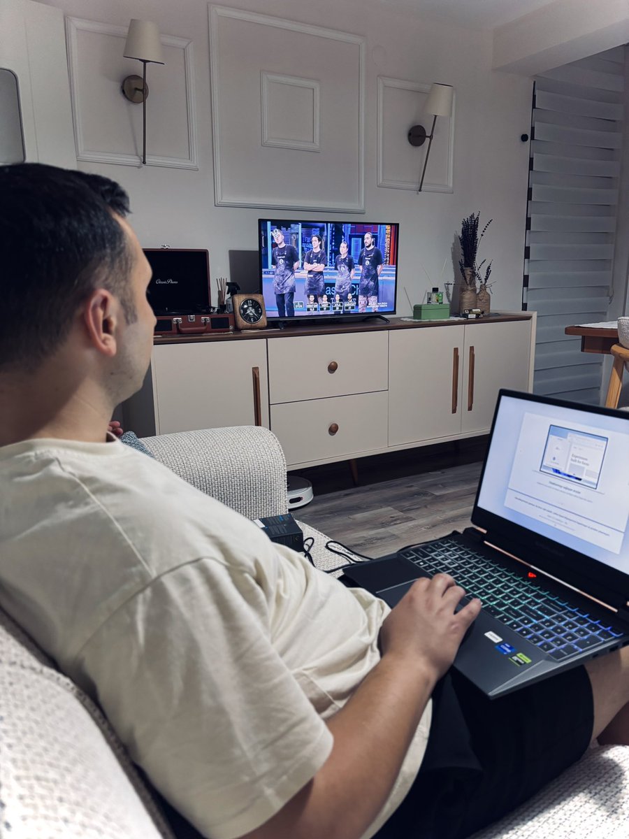 Oyun bilgisayarı aldığı için çok mutlu, şuan gözümde kocamın küçüklüğünü görüyorum ağlicam 😭🥹🙏👫🧿