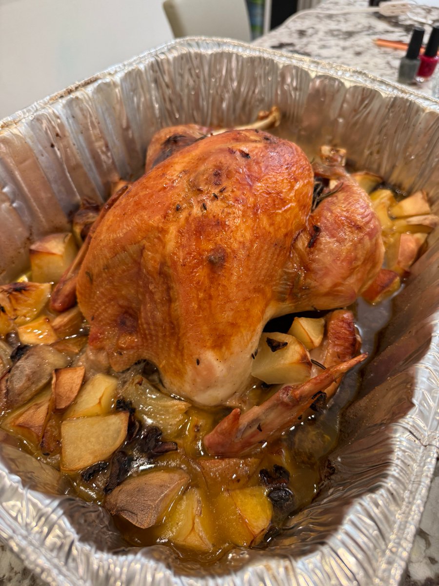 fqbsd19_u's tweet image. Do you think the star of the Thanksgiving dinner is tender turkey or creamy pumpkin pie? #Thanksgiving  #Irvine #cookingwithkya