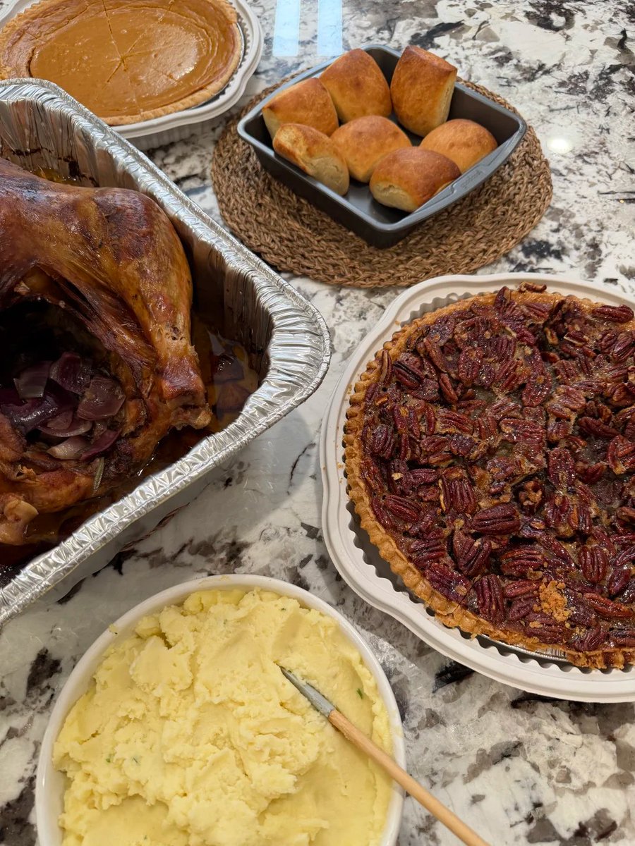 fqbsd19_u's tweet image. Do you think the star of the Thanksgiving dinner is tender turkey or creamy pumpkin pie? #Thanksgiving  #Irvine #cookingwithkya