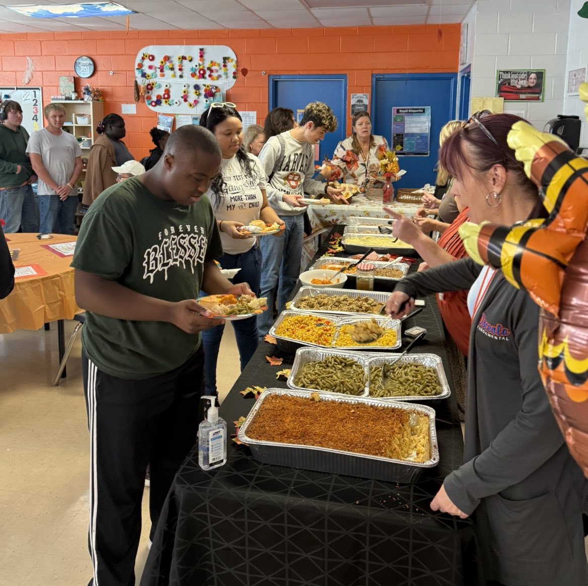 my_pcs's tweet image. Happy Thanksgiving from PCS! 🍂🦃 Across our district, we’ve celebrated gratitude and community in so many ways. We’re thankful for our amazing students, staff, and families who make PCS so special. Wishing everyone a joyful holiday filled with love and happiness!