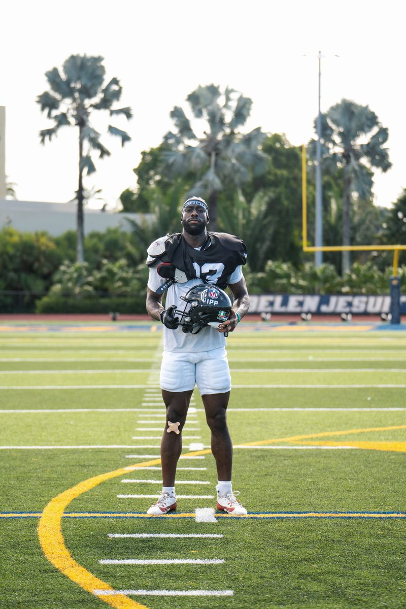 TheProShowcase's tweet image. The first NFL signing from The Pro Showcase Miami is @_ekeji.

The tri-national African converted rugby player has signed with the @nyjets practice squad on Thanksgiving! #TPSinNFL