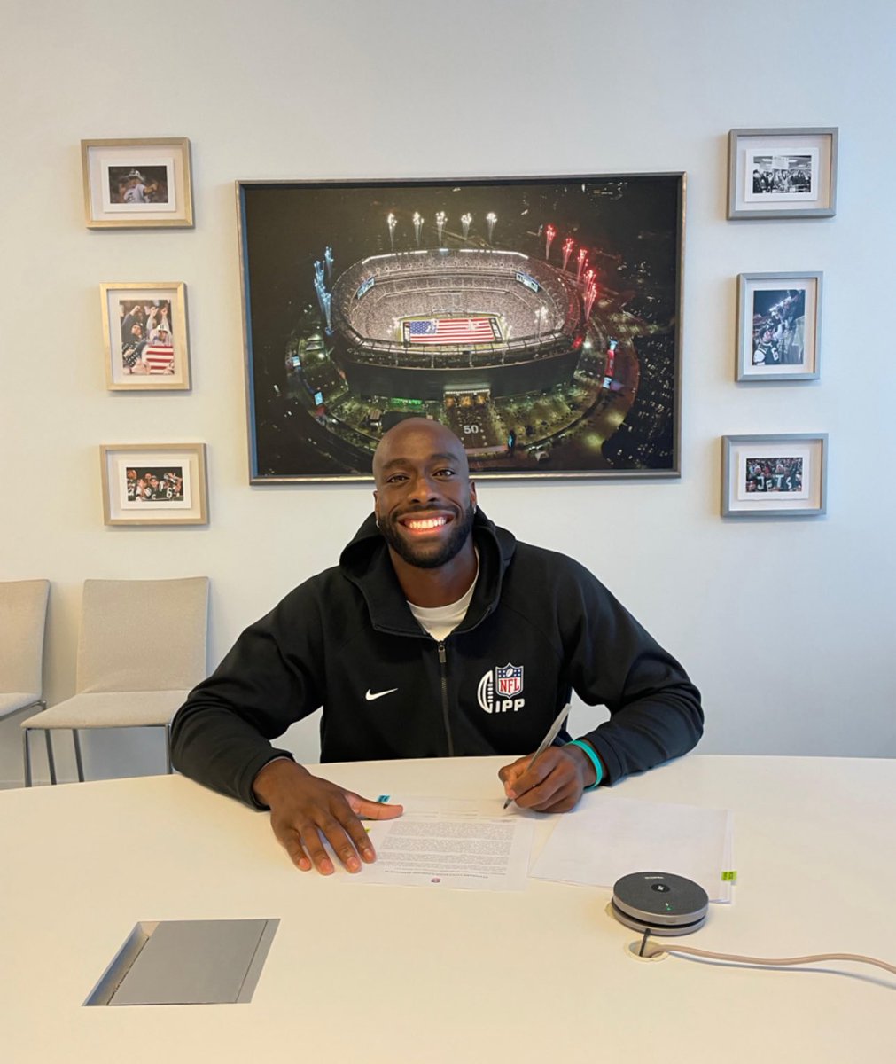 TheProShowcase's tweet image. The first NFL signing from The Pro Showcase Miami is @_ekeji.

The tri-national African converted rugby player has signed with the @nyjets practice squad on Thanksgiving! #TPSinNFL