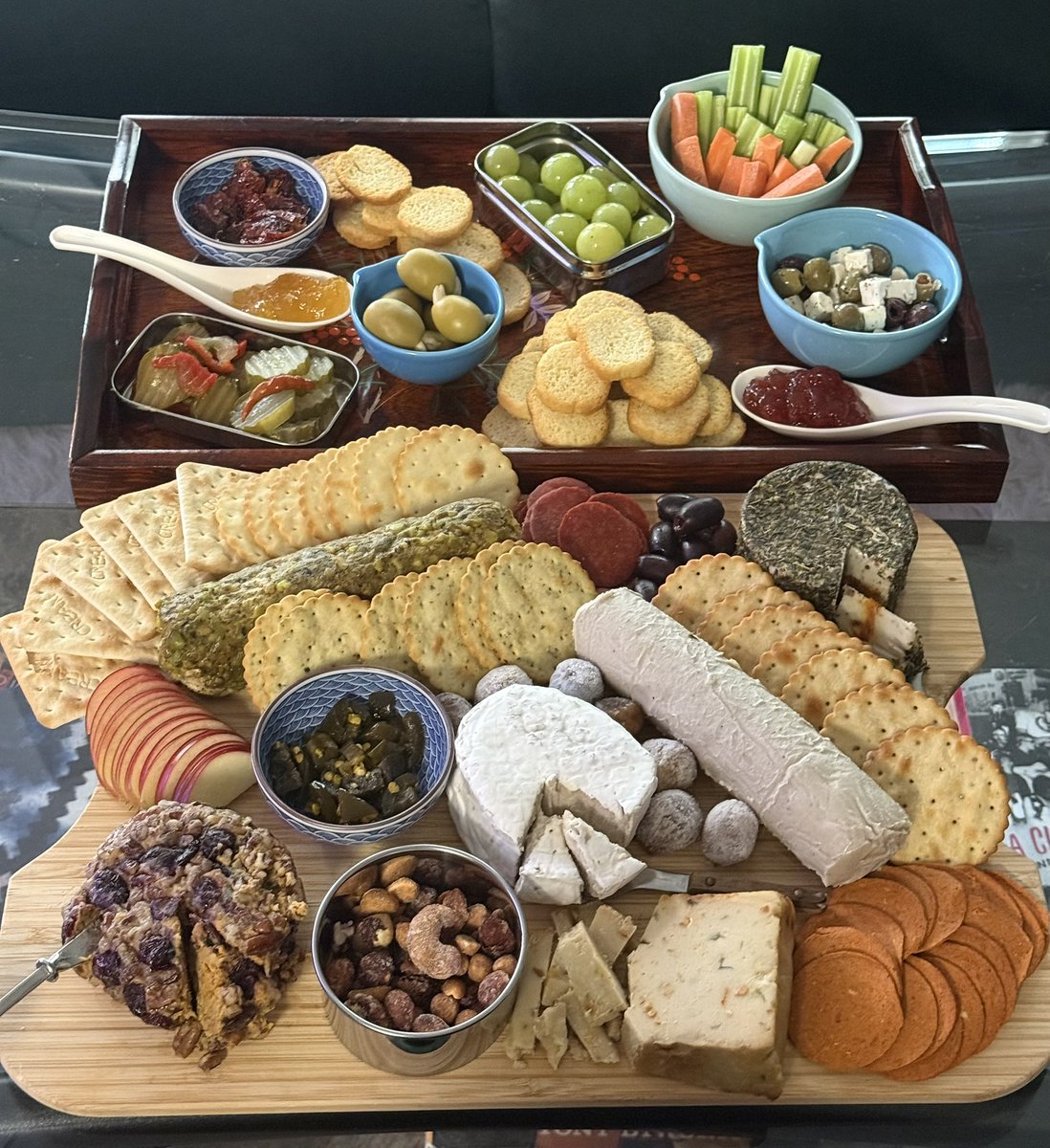 vegan shark coochie spread with six (6!) cheeses!!!!!