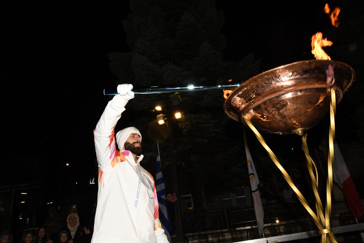 HellenicOlympic's tweet image. H Oλυμπιακή Φλόγα για τους Χειμερινούς Ολυμπιακούς Αγώνες  @milanocortina2026  έφτασε στο Καρπενήσι στην ολοκλήρωση της 2ης ημέρας της Ολυμπιακής Λαμπαδηδρομίας

#OlympicFlame #TorchRelay #MilanoCortina2026 #WinterOlympics