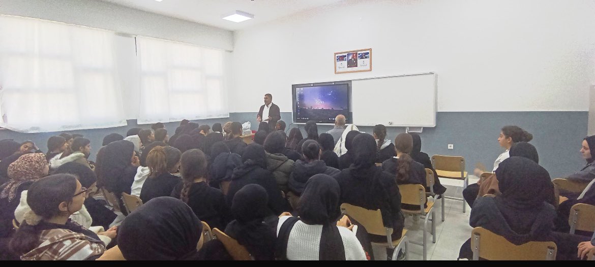 Gençliğe Değer Projesi kapsamında İlçe Vaizi Mustafa GEZER, Din Hizmetleri Uzmanları Mehmet Mıhdi ACET ve Muhammed TAŞ okulumuzu ziyaret ettiler.

Öğrencilerimize değerler eğitimi ve manevi gelişim üzerine yaptıkları sohbet için hocalarımıza teşekkür ediyoruz.

<a href="/baglarmuftulugu/">Bağlar Müftülüğü</a>