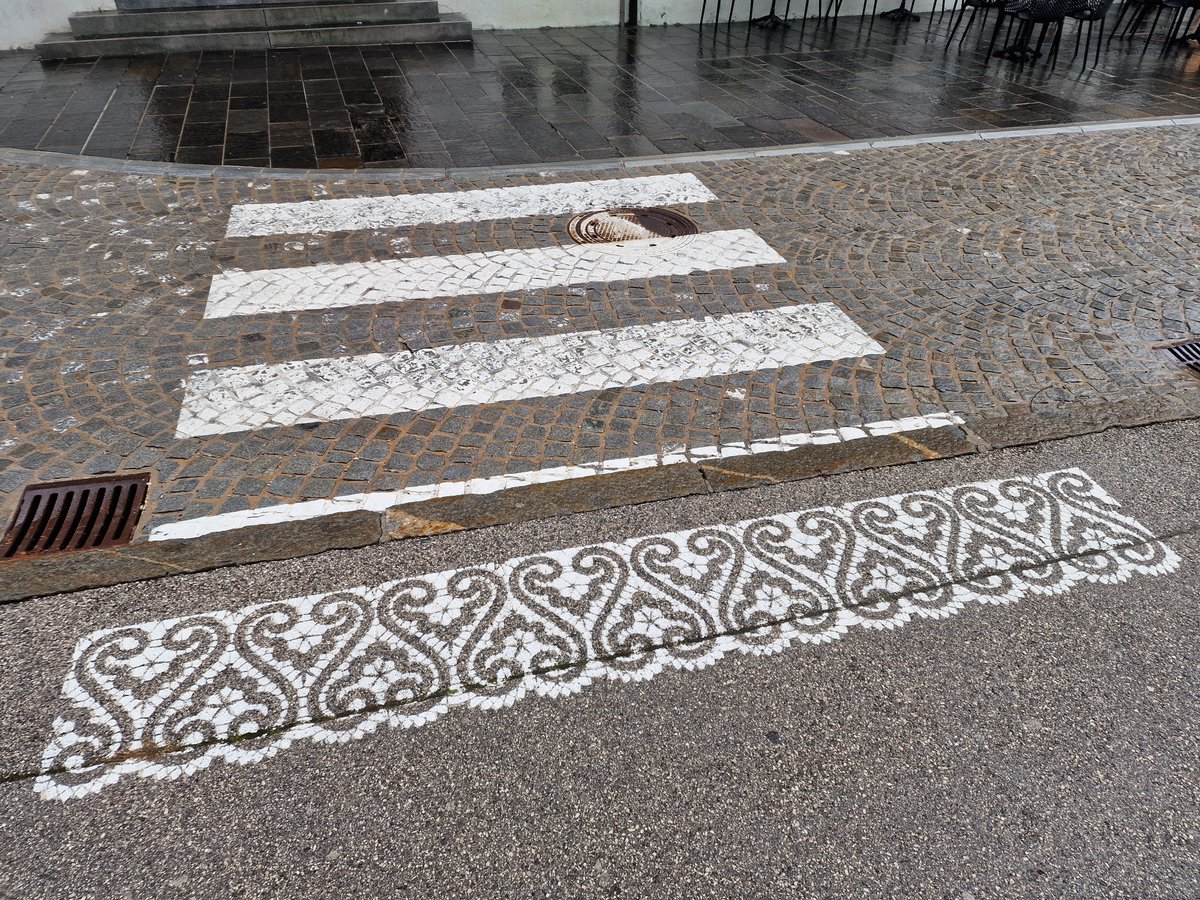 maglorfin's tweet image. V #Idrje gredo tudi čez cesto po - čipkah. 🥰