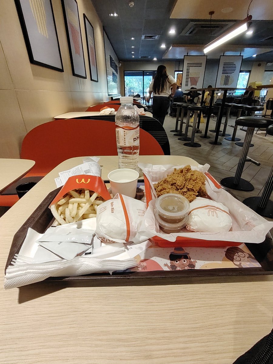 thirdygoodboy's tweet image. Last meal 11am yesterday. Bawi ang gutom. 😂