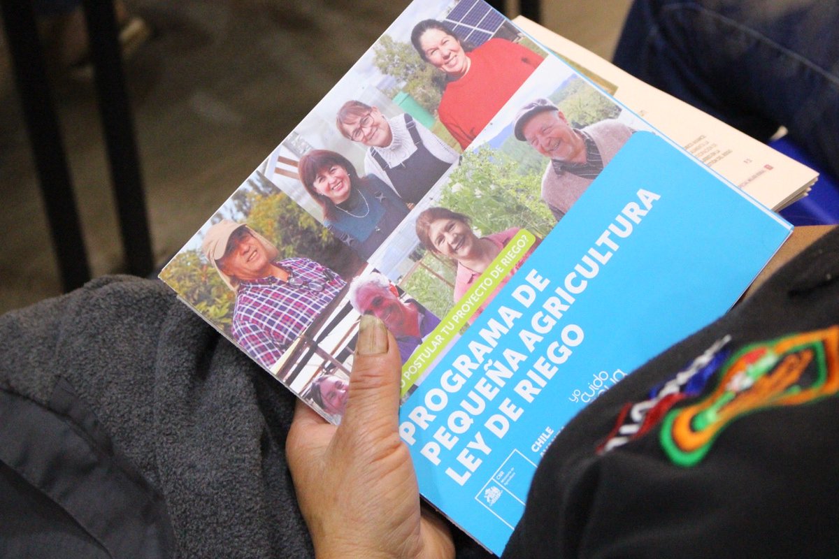 📍Impulsando la Agricultura Familiar Campesina👩🏻‍🌾

📝Desde la Seremi Agricultura, hoy se realizó una jornada para 50 agricultores y agricultoras, quienes participan de la Feria Campesina.

✅La Seremi Pamela Gatti destacó charlas desde <a href="/seremisalud8/">SeremiSaludBiobío</a>, <a href="/SII_Chile/">SII</a> y <a href="/CNRCHILE/">Comisión Nacional de Riego Chile</a>.