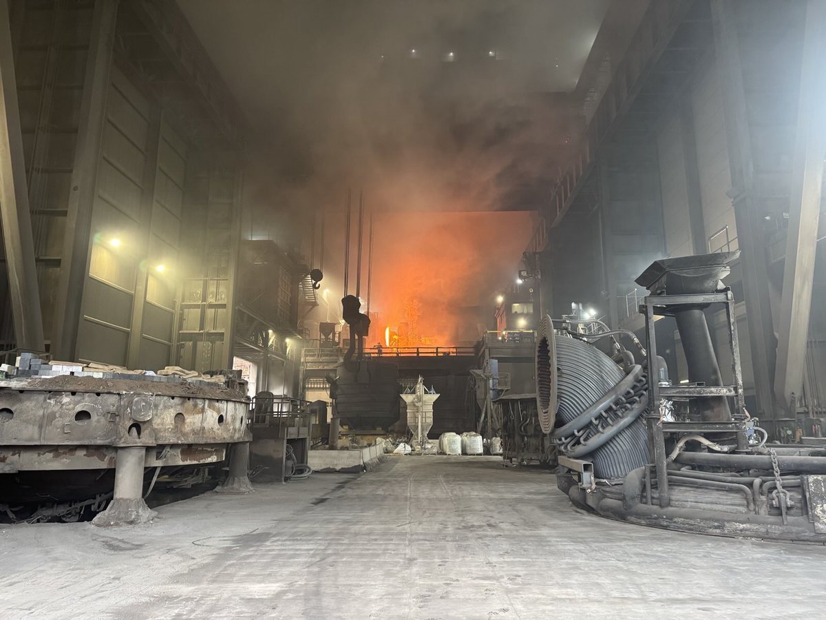 Ambassador Bartuška visited one of the largest steelworks in the UK @7_steel_uk, which employs more than 800 people and is owned by the Czech group @7industriesgroup🔧🇨🇿🇬🇧
The visit focused on supporting innovation, investment, and strengthening partnerships between CZ and Wales.