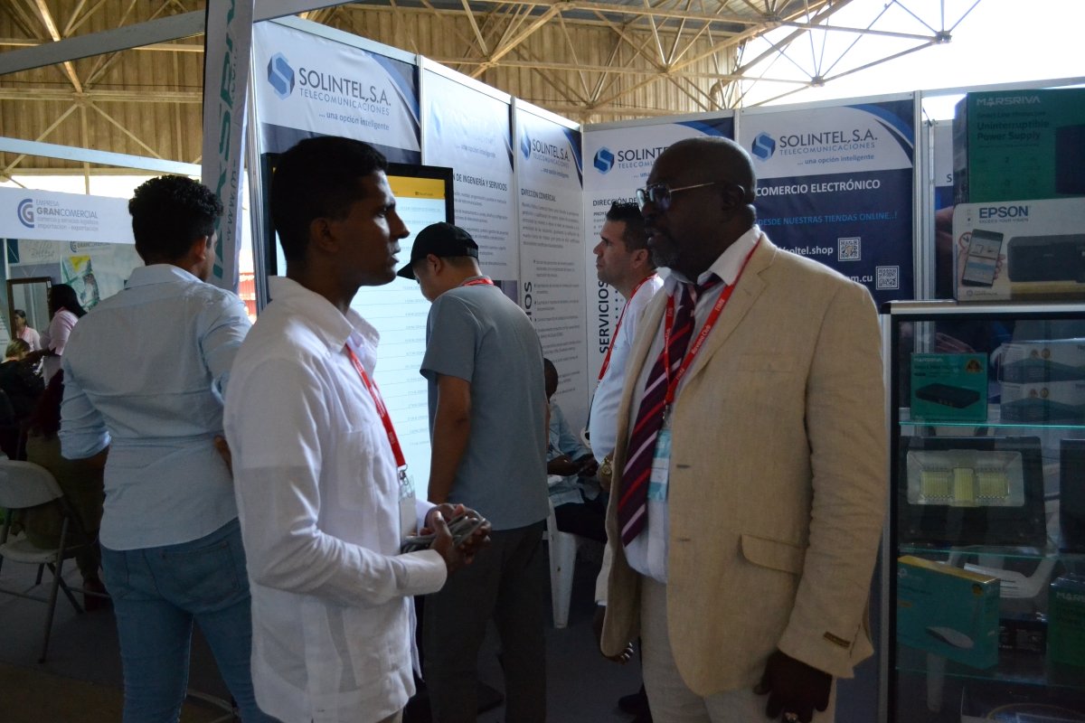 Radiometrohaba1's tweet image. La firma Solintel S.A., radicada en la capital, y que brinda servicios de informática y telecomunicaciones a sectores sociales como Salud, Educación, Deporte, y también a los nuevos actores de la economía, cuenta en sus filas con gran cantidad de jóvenes.