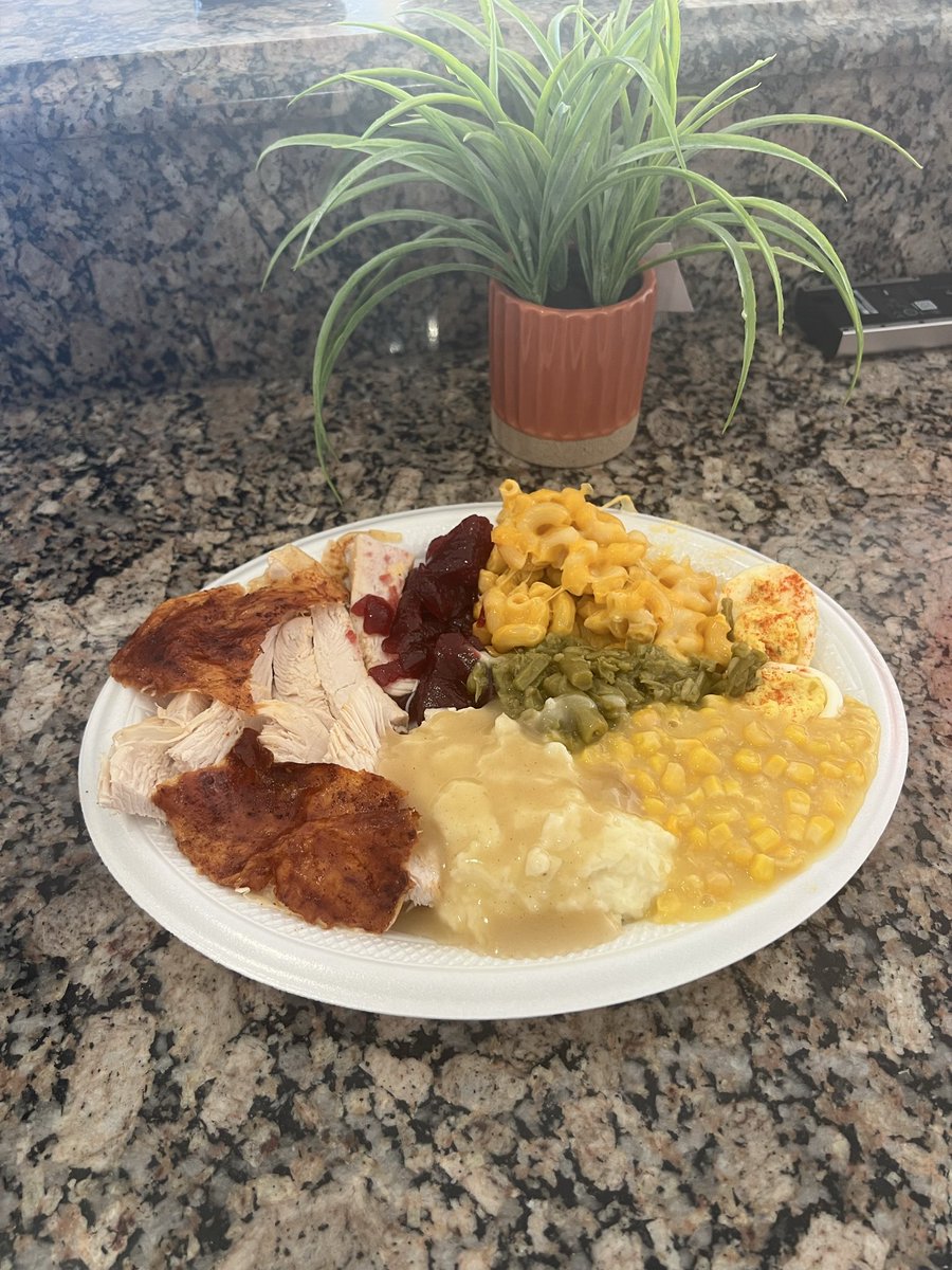 TiltRoom's tweet photo. Happy Thanksgiving everyone #Thanksgiving #Football #desserts #Turkey https://t.co/WfpT6qxjbR