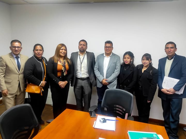 #NotaDePrensa | VICEMINISTERIO DE VIVIENDA Y URBANISMO COORDINA ACCIONES PARA COADYUVAR A FAMILIAS DAMNIFICADAS DE SAMAIPATA
oopp.gob.bo/.../viceminist…
#SiempreBolivia