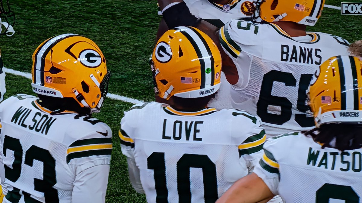 HelmetAddict's tweet photo. I love that the Packers still use the old Reebok template for their jerseys with the mesh. https://t.co/B29PhRZ0mT