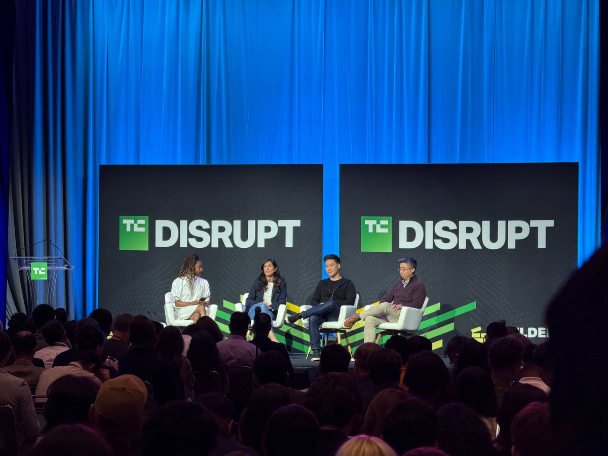 MeredithCheng22's tweet image. Throwback to SF.

Too many marketers are stuck in the &quot;Execution Fog&quot;—busy but lost. Isolated.

I&apos;m grateful I get to wake up and build Amplift to help clear that mist.

To everyone supporting this crazy journey: 
Thank you. Eat well &amp;amp; rest up! 
#startupvibes   #Thanksgiving2025