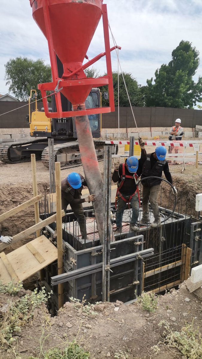 AndamiosSeger's tweet photo. ¡Orden y profesionalismo en una sola imagen! 📸💪
Nuestra cuadrilla SEGER, el reflejo del servicio que mereces. Somos tu mejor aliado en la construcción. 
| #andamios | #alzaprimas | #moldajes | #escaleras
|+569 72553250 - +569 59111089 
| José Joaquín Pérez 5270, Quinta Normal https://t.co/WzbKj3zhGH