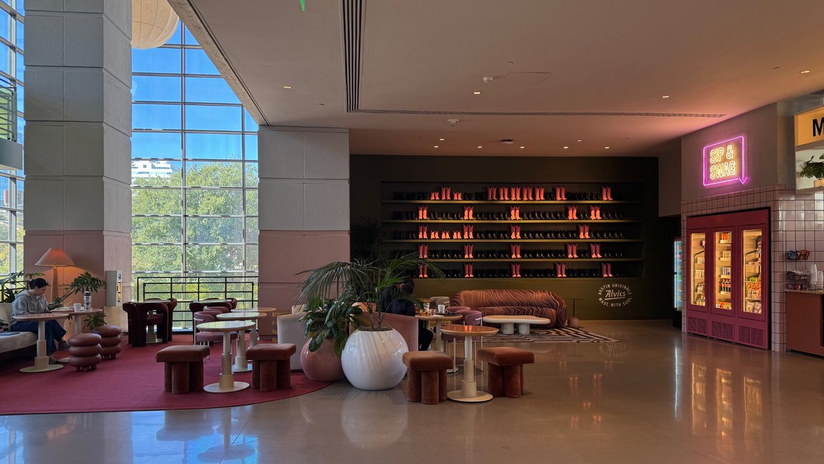 DanahDeveloper's tweet image. new favorite spot💞