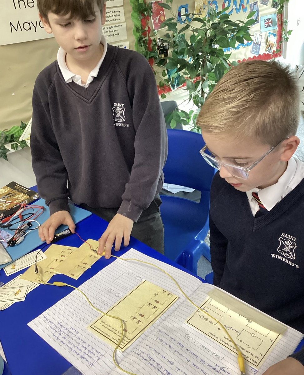 StWinifredsRC's tweet image. In Science, we have been looking at complete and incomplete circuits and identifying when bulbs will light up and when they will not (and why!). We then tested our predictions out! Superb Science Class 6K!