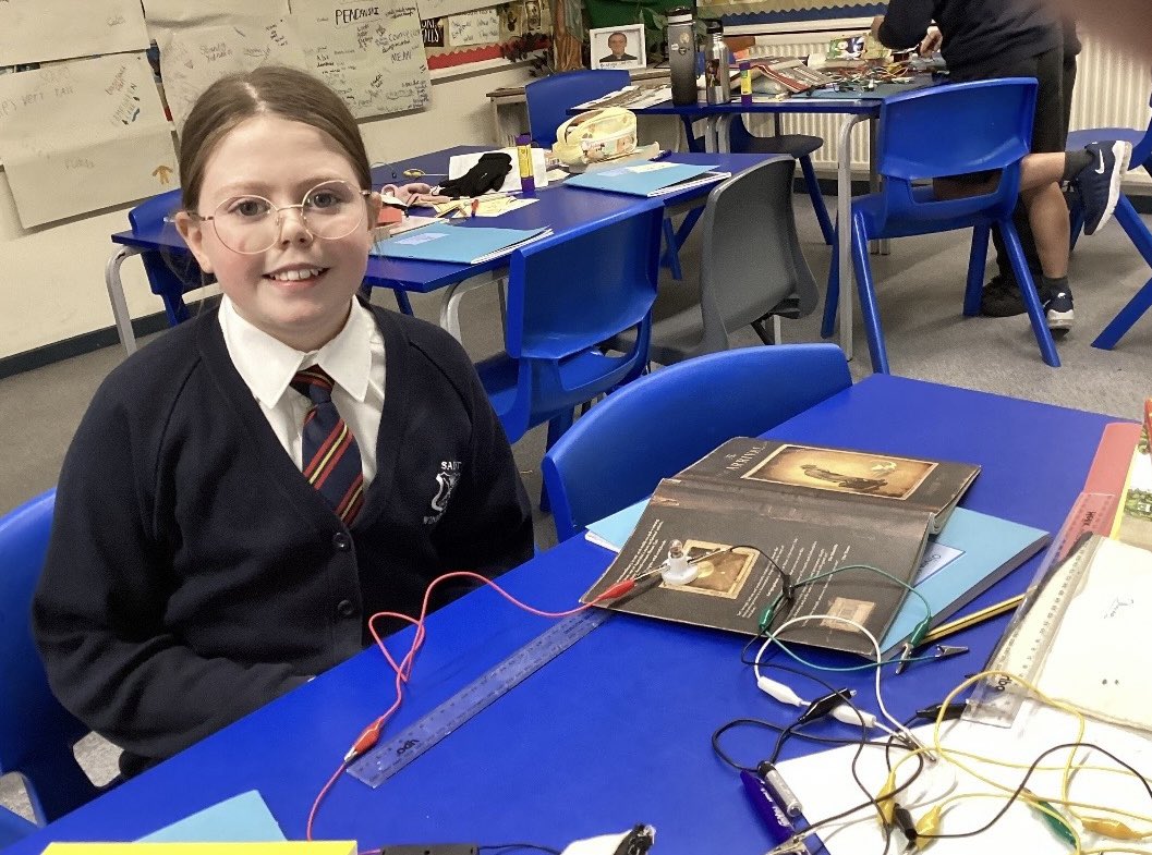 StWinifredsRC's tweet image. In Science, we have been looking at complete and incomplete circuits and identifying when bulbs will light up and when they will not (and why!). We then tested our predictions out! Superb Science Class 6K!