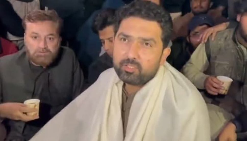 سرکاری ملازم نے عوامی نمائندے کو عدالتی آرڈر کے باوجود روک رکھا ہے۔