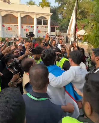 chessteamfl's tweet image. 19-year-old Javokhir Sindarov is the NEW YOUNGEST FIDE World Cup Champion in HISTORY 🔥 Breaks 20-year record. (Part III)

#FIDEWorldCup #FIDEWorldCup2025 #JavokhirSindarov #Chess #Goa #ChessWorldCup #Candidates2026 #Uzbekistan #YoungestChampion #WeiYi 

Full list of all previous…