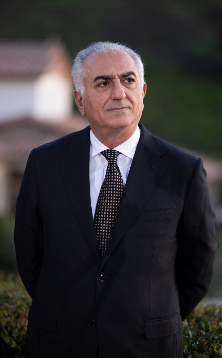 Artemis_iran27's tweet image. اعلیحضرت شاهنشاه رضا پهلوی:

 بزرگ‌ترین ترس جمهوری اسلامی، قیام مردمه؛و ما الان تو طلایی‌ترین و حساس‌ترین فرصت قرار داریم.

#گارد_جاویدان_ایران 
#KingRezaPahlavi