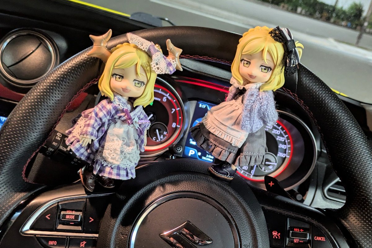 マリィlove様2点 今日は風が強く黄砂も飛んでいるようなのでマリィ✨とマリちゃん様🏰で