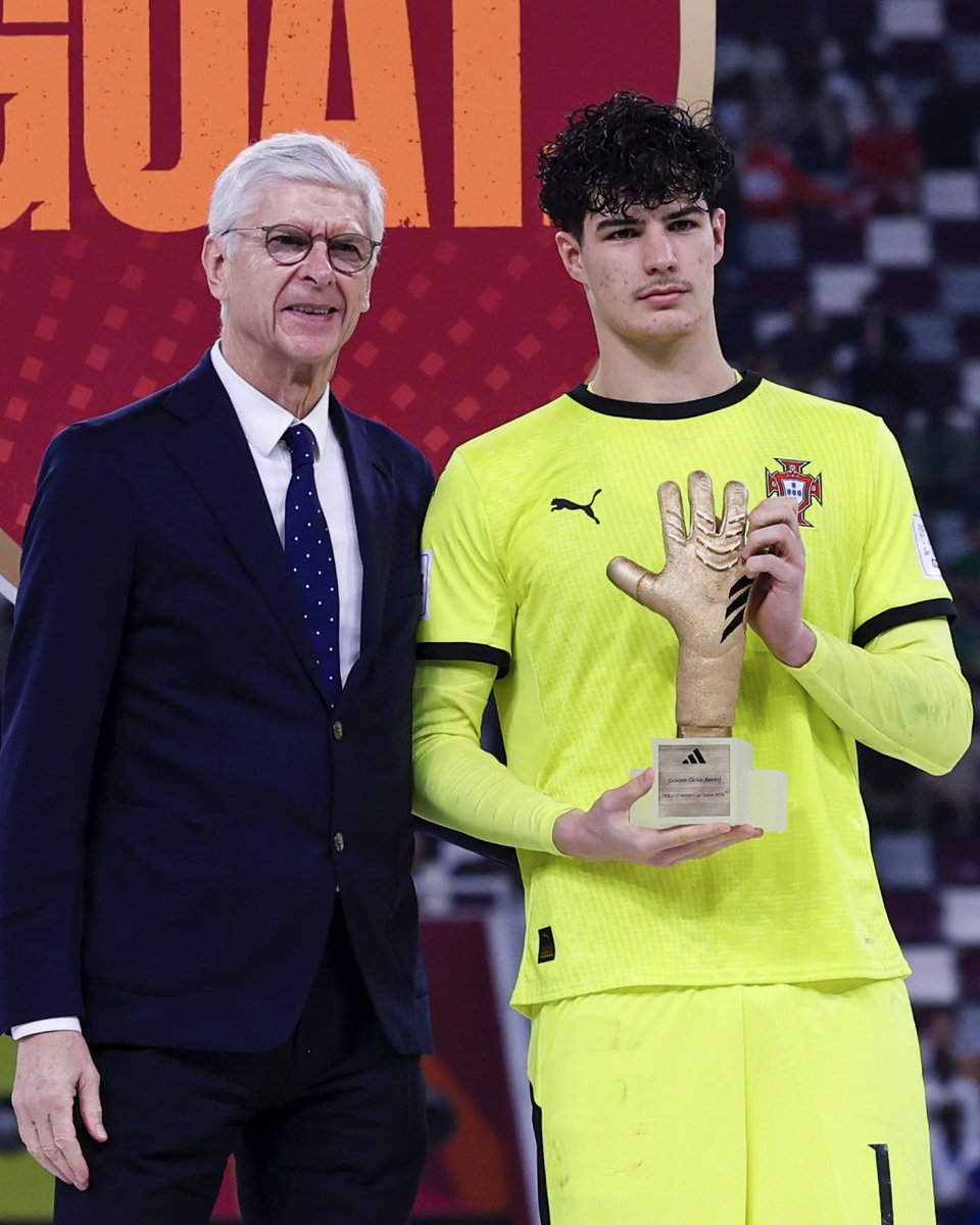 selecaoportugal's tweet image. O Menino de Ribeira de Pena: Romário Cunha 🧤🏆 

#FazHistória | #U17WC