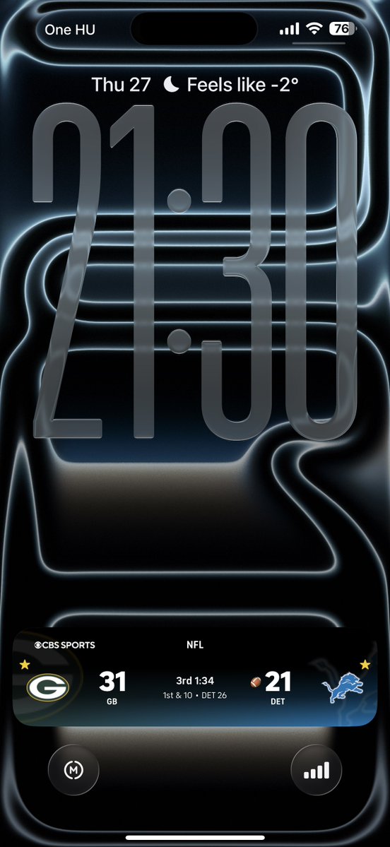 danesduet's tweet image. Wild iPhone 17 Pro Max Lockscreen is simply mind-blowing!😮‍💨
•
#apple #LockScreen #ios26 #nfl #liveactivities