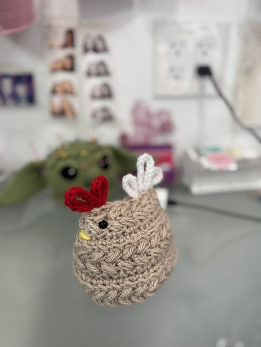 CoheeKaterina's tweet image. All done with the new #fun #project! Link to #free #crochet #pattern on my website. #kittyskreationsboutique #handmade #diy #hobby #craft #stuffed #plush #amigurumi  #chicken #farmstyle #decor #home #homedecor #cute #farm #texture #freecrochetpattern #crochetpattern #freepattern