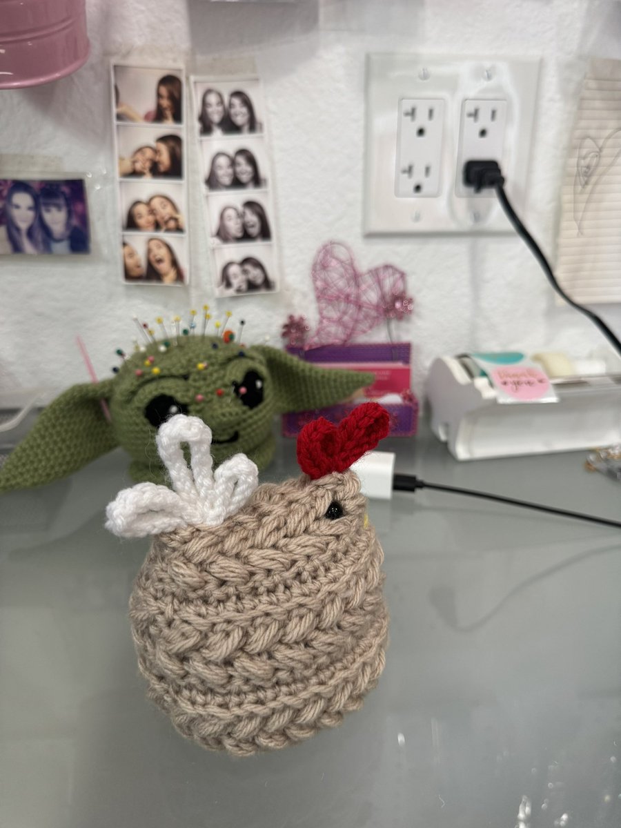 CoheeKaterina's tweet image. All done with the new #fun #project! Link to #free #crochet #pattern on my website. #kittyskreationsboutique #handmade #diy #hobby #craft #stuffed #plush #amigurumi  #chicken #farmstyle #decor #home #homedecor #cute #farm #texture #freecrochetpattern #crochetpattern #freepattern