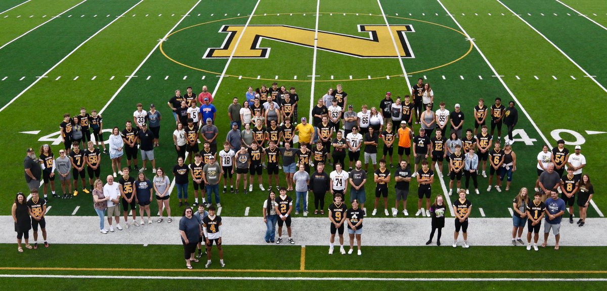 NewtonRailerFB's tweet image. Happy Thanksgiving Railer Nation! 🚂🦃🏈 #Family