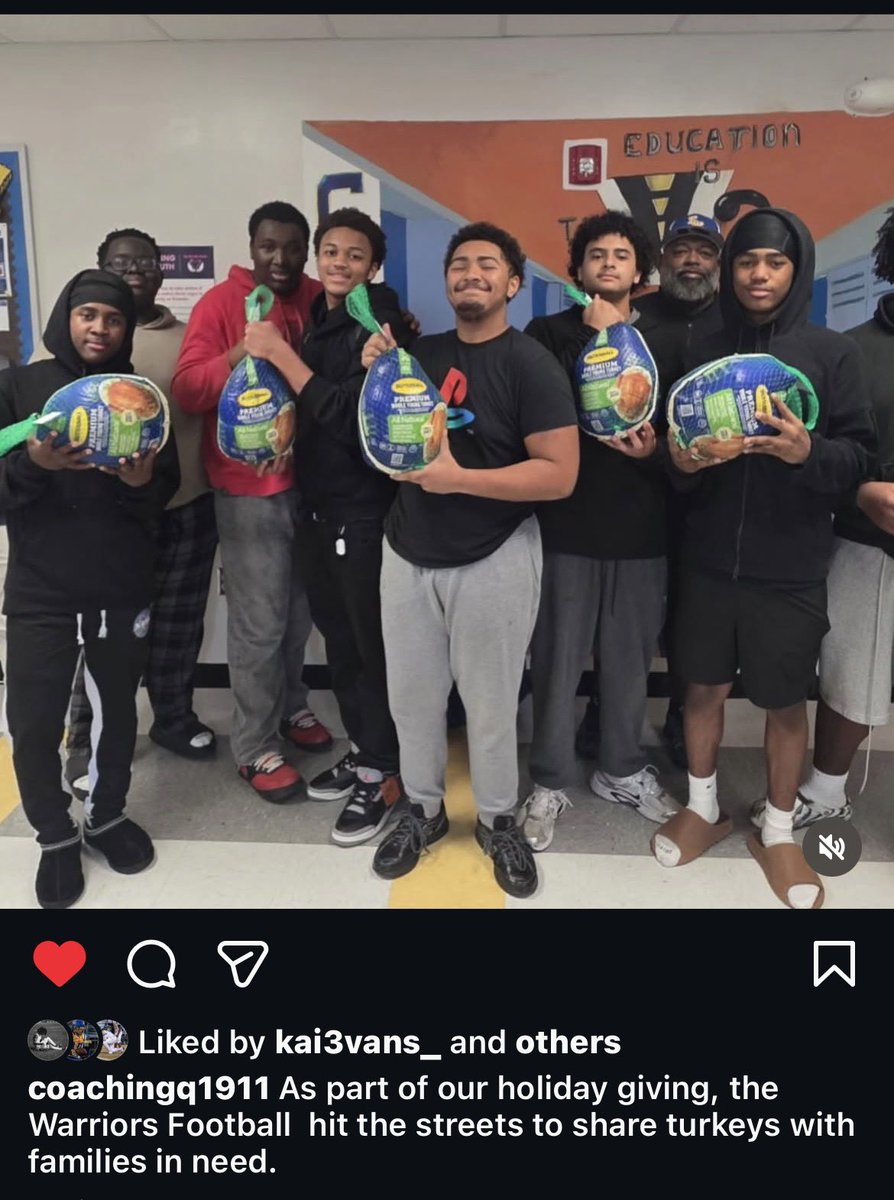 Happy Thanksgiving To Everyone🦃.

Blessings to everybody in the east wake community as we helped feed families in need.💛💙