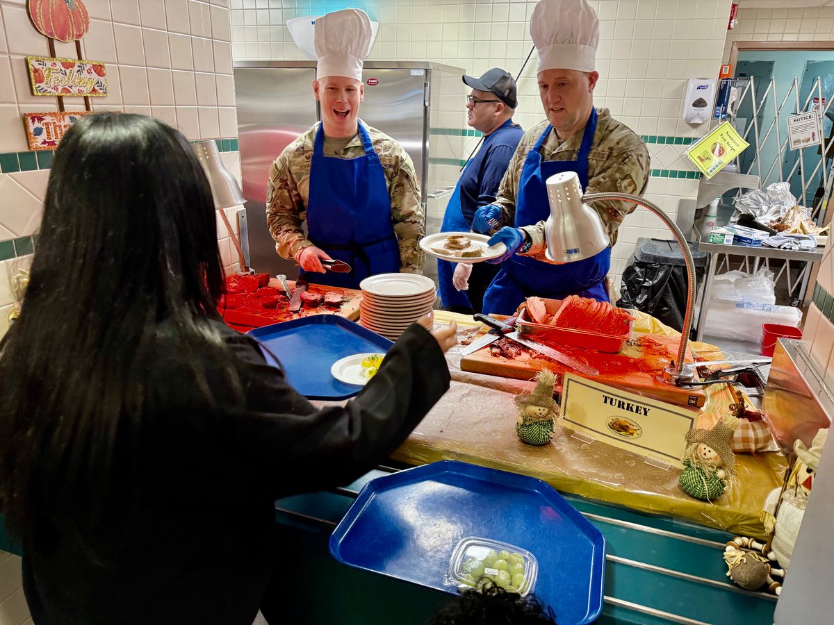 Team_Tinker's tweet photo. United in gratitude, senior leaders from #TinkerAFB served a Thanksgiving feast to military members, retirees and their loved ones today.
This tradition reflects the heart of #TeamTinker π honoring the dedication and sacrifice of those who protect and defend our nation. https://t.co/TIIYDNtjVG