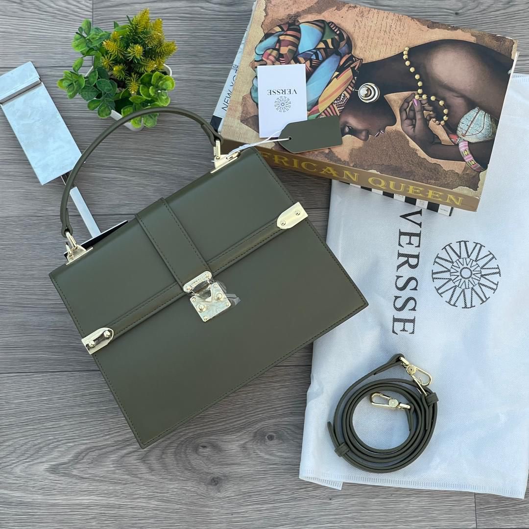 claracrocs's tweet image. Finally, the algorithm showed you this beaut🥺❤️

Oya buy 😍😍😍