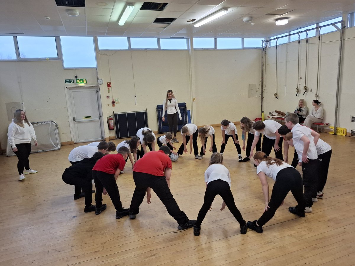 ASKilwinning's tweet photo. #NAPrimaryLeadership 💛🖤
#NAParticipation

I had the pleasure of supporting @UniWestScotland students JF and BG as they delivered primary leadership #MoveAndImprove to upper years before delivering Netball as an afterschool club 🏃🏃‍♀️.

Great role models, thank you!

#NAActive https://t.co/cMNNrGgR3Y