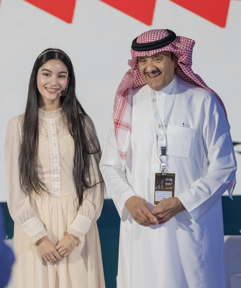 lindavision2030's tweet photo. فخورة جدا  بحضور مستشار خادم الحرمين  ومؤسس ورئيس نادي الطيرات السعودي صاحب السمو الملكي الأمير سلطان بن سلمان بن عبدالعزيز ال سعود جلستنا الحوارية بعنوان"Youth Aviators" ضمن فعاليات Sand and fun وهذا دليل على دعم وتحفيز سموه لطيارين الناشئين شباب المستقبل شكرا من القلب @HRHPSBS https://t.co/DWUmYUYum8