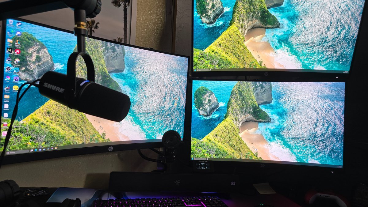 _DefaultSetting's tweet image. Just got flashbang jumpscared by a new default wallpaper?? (⊙_◎) 

Happy Thanksgiving I guess windows?? ʅ(ツ)ʃ 

ALSO HAPPY THANKSGIVING TO THOSE WHO CELEBRATE!! ヾ(＾∇＾) 

Gonna go make a cheesecake!