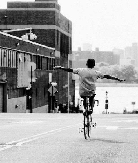 الثقة بالنفس لاتأتي من خلال كونك دوما على حق بل من خلال كونك غير خائف من أن تكون على خطأ. قيل لن تكبر دون ان تتألم لن تتعلم دون أن تخطئ