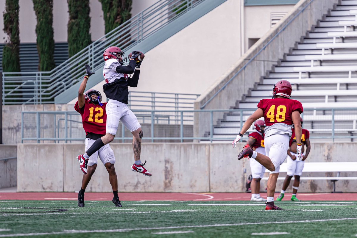 PCC *FR + *SO SZN Highlights

- 6’3 200lb WR | Pasadena City College
•All Conference WR
•PCC Team Cap
•December Grad AA
•2 Years Of Eligibility 

hudl.com/v/2TGVz8

<a href="/RobertTuckerPCC/">Robert Tucker</a> <a href="/PCCLancerFB/">Pasadena City College Football</a> <a href="/CoachReg_626/">Coach Reggie 🏈</a> <a href="/CoachBrownstead/">Mark Brownstead</a> <a href="/CoachDBullPCC/">Devin Bullock</a> <a href="/CoachMike_21/">Coach Mike Sanchez</a> <a href="/JUCOFFrenzy/">JUCO Football Frenzy</a>