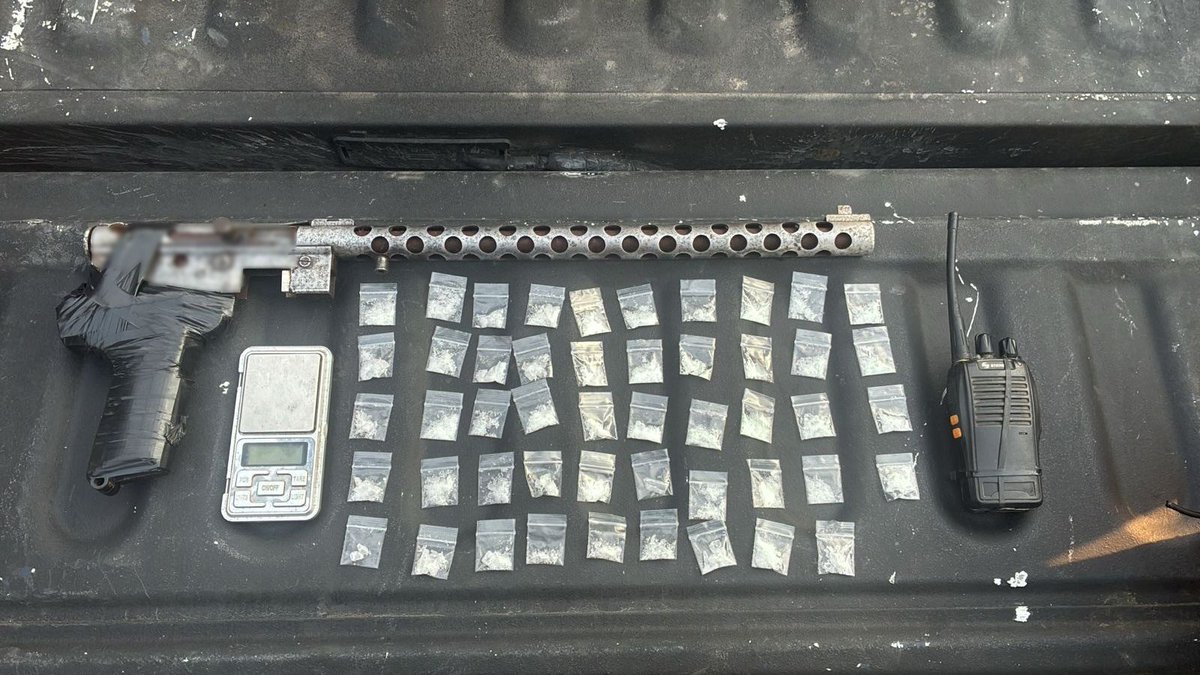 TexcocoNoticia's tweet image. La acción policial ocurrió sobre una calle cuando personal de la SSEM observó a un sujeto que mostró una conducta evasiva al notar su presencia.

Checa la nota aquí👉tinyurl.com/yh59xh69

#Texcoco #Edomex #CDMX #Seguridad #SSEM