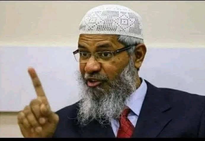 IsraelVive1948's tweet image. Un poco de humor 

El predicador islámico Zakir Naik se subió a un taxi en Londres y le dijo al conductor: 😀

🟡&quot;Hermano, apaga la radio, por favor, porque, como dice el Sagrado Corán, no se me permite escuchar música, ya que en la época del Profeta no existía la música…