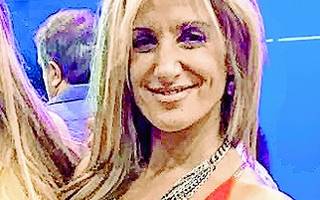 anoche se cortó la luz mientras estaba googleando a la mamá de cami homs y como no tenía batería tuve que iluminarme con esta foto