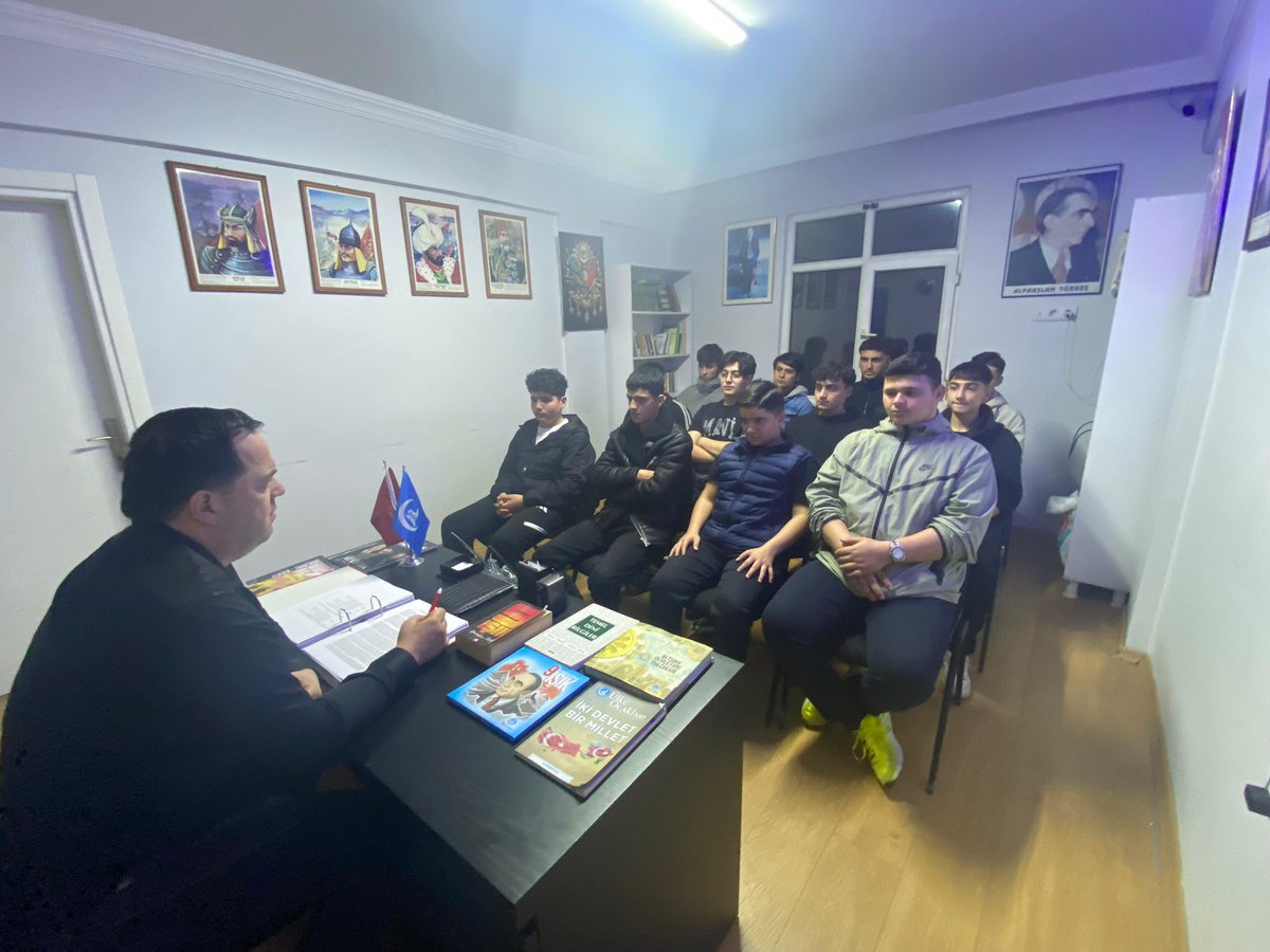 ayazagaaocak's tweet image. Ayazağa Ülkü Ocakları olarak 2025-2026 Eğitim Öğretim Yılı Güz Dönemi Seminerlerinden “Türk Dilinin Kültürel Varlığımız Açısından” konulu seminerimizi gerçekleştirdik.

Var olsun Ülkü Ocakları 🇹🇷

@Aalparslandogan 
@muslumykt